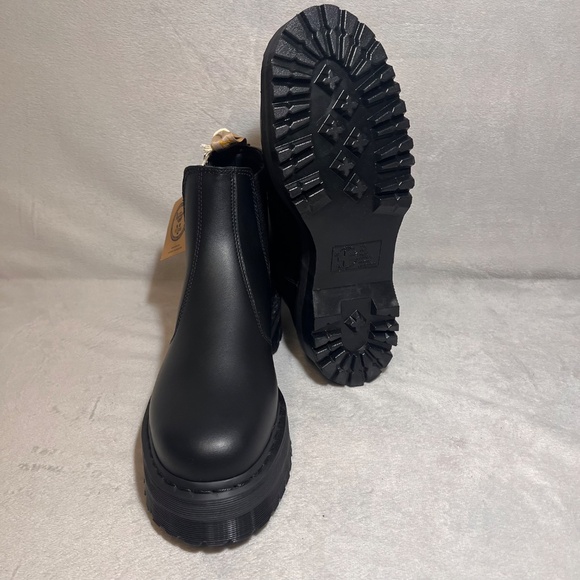 Dr. Martens VEGAN 2976 Quad Chelsea  Boots Black Unisex's Platform M-11 / W-12 - Picture 8 of 16